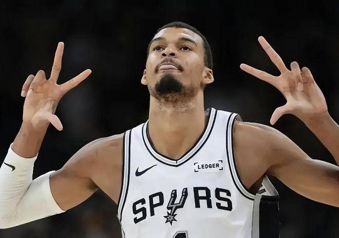 文班亚马统治攻防马刺险胜快船 50胜里程碑近在