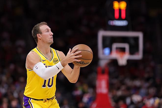 湖人轻取奇才迎三连胜 肯纳德19分助球队大胜