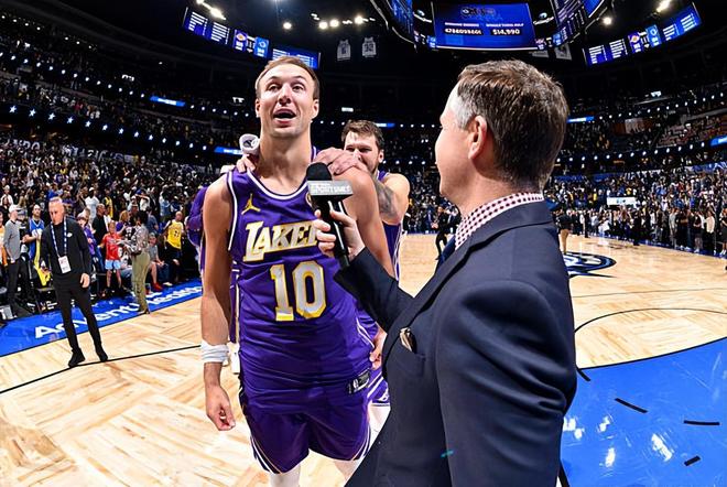 湖人轻取奇才迎三连胜 肯纳德19分助球队大胜