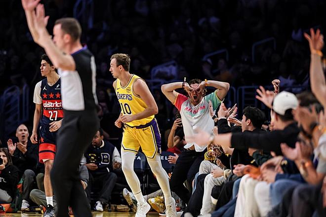 湖人轻取奇才迎三连胜 肯纳德19分助球队大胜