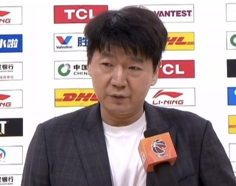 山东力克深圳终结15连胜 贺希宁缺席成关键